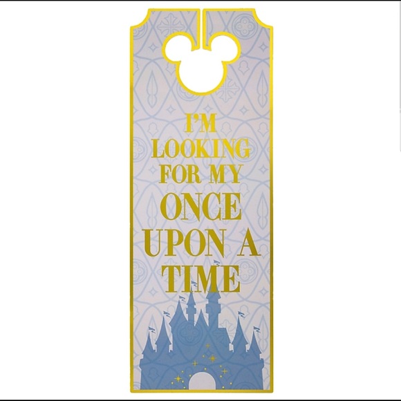 Disney Accessories - 💫3/25✨Cinderella Castle Door Hanger